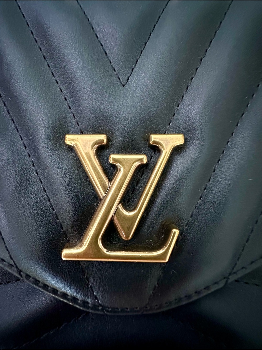 Luxury New Wave Chain Black Quilted Shoulder Bag - Picture 7 of 16
